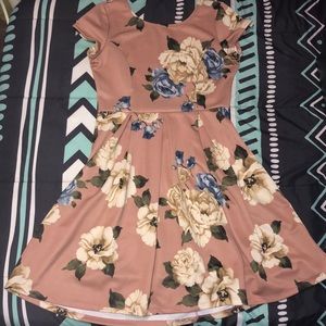 Women’s- Short Sleeve Floral Dress